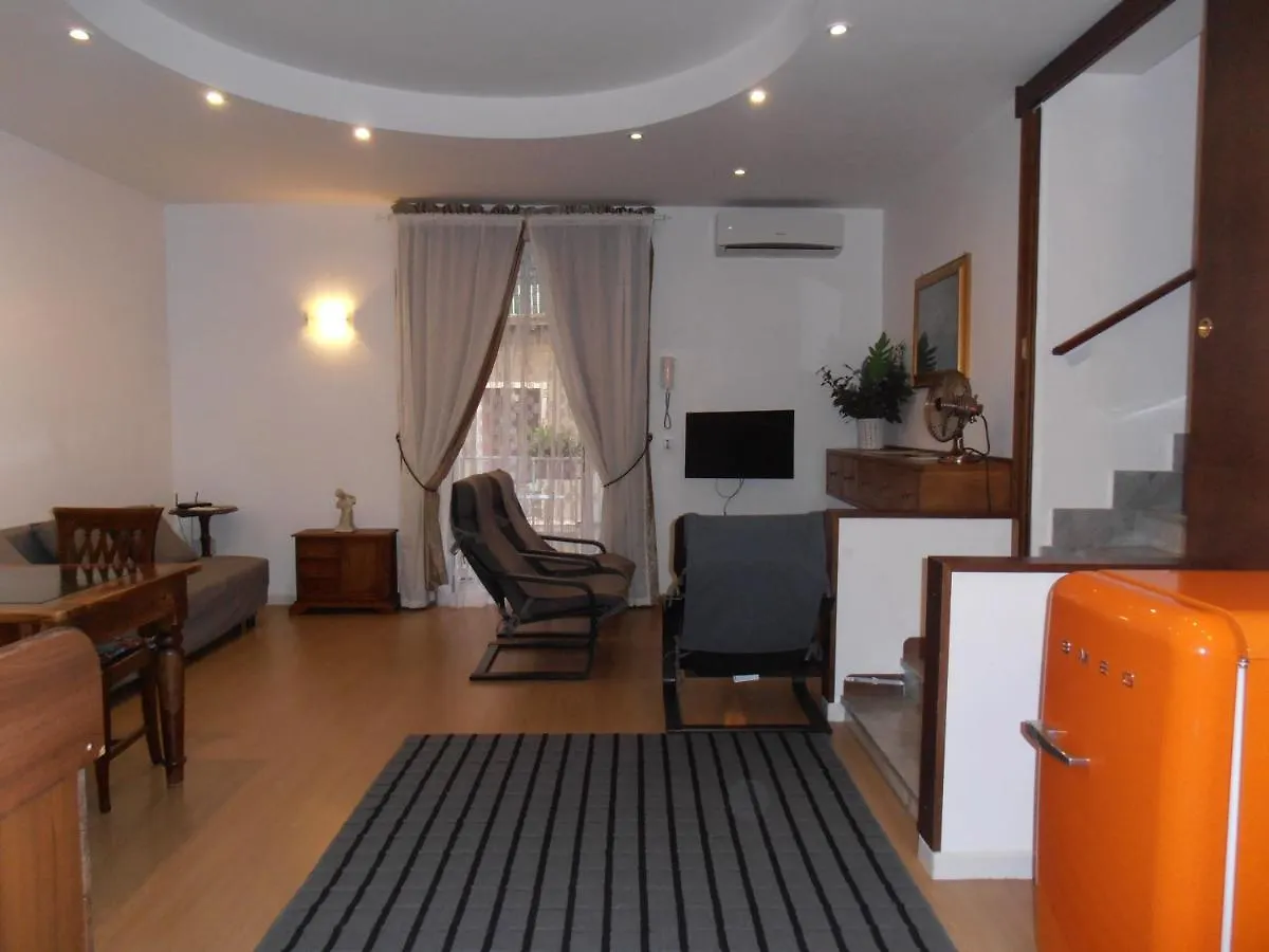 La Residenza Napoli Chiaia Short Let Apartment Superior Via Chiaia 82  Neapel