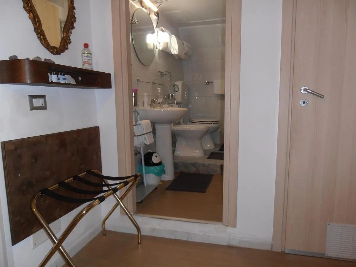 La Residenza Napoli Chiaia Short Let Apartment Superior Via Chiaia 82  Neapel