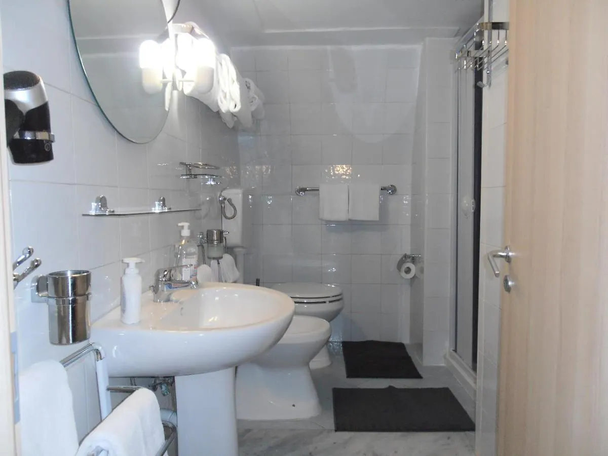 La Residenza Napoli Chiaia Short Let Apartment Superior Via Chiaia 82